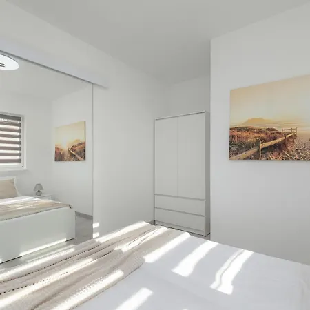 公寓 Modern Herberta By Rent Like 斯维诺乌伊希切