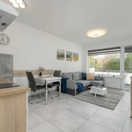 アパート Modern Herberta By Rent Like シフィノウイシチェ