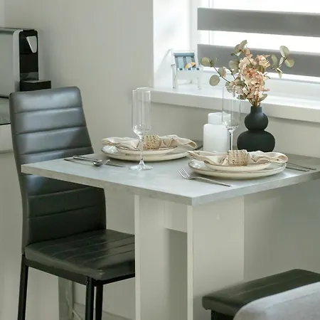 アパート Modern Herberta By Rent Like シフィノウイシチェ