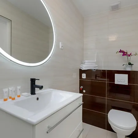公寓 Modern Herberta By Rent Like 斯维诺乌伊希切
